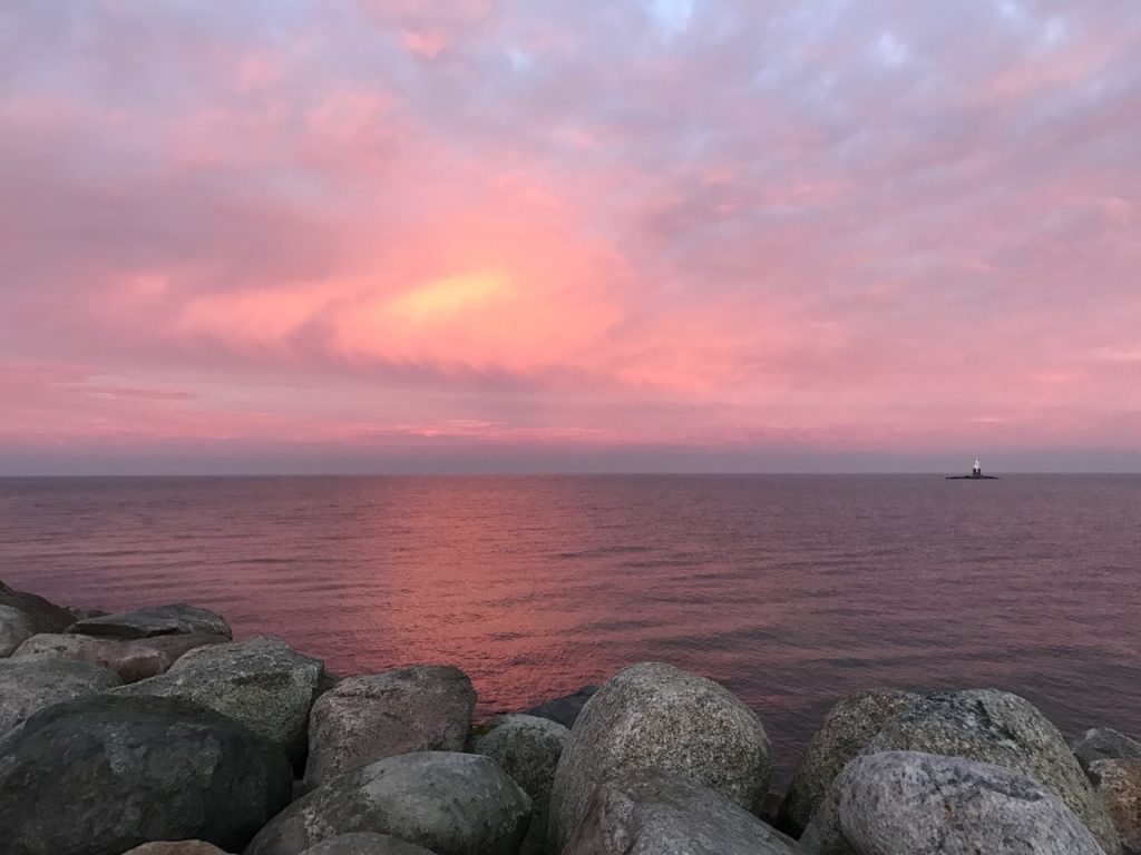 Solnedgång över havet i Malmö .